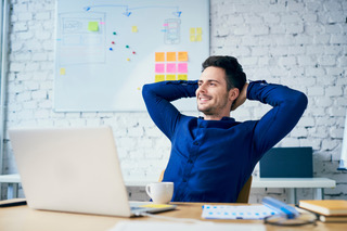 La détente au bureau : comment les massages favorisent un environnement positif